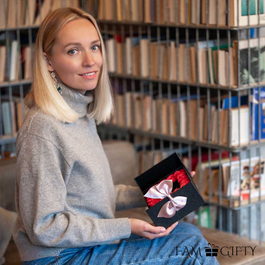 flower box + i love u necklace in 100 languages